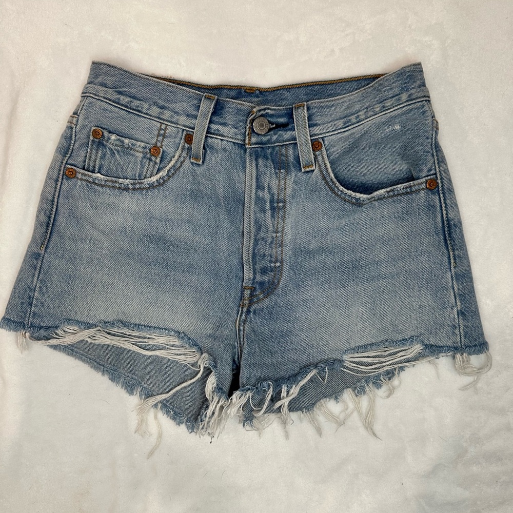 Levi’s Denim Frayed Hem Women's Shorts size 24